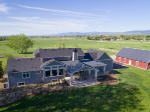 Longmont home with James Hardie Aged Pewter siding and Cobblestone trim