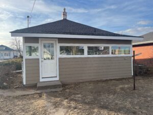 Fort Lupton home with James Hardie Khaki Brown lap siding and Arctic White trim