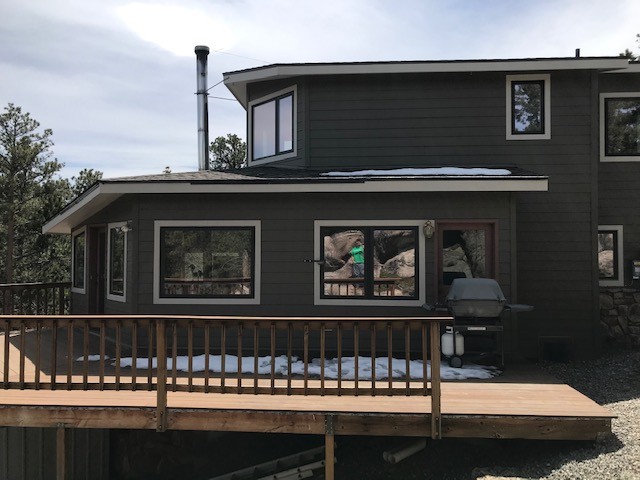 Nederland home with James Hardie Timberbark siding and Cobblestone trim installed by Northern Lights Exteriors