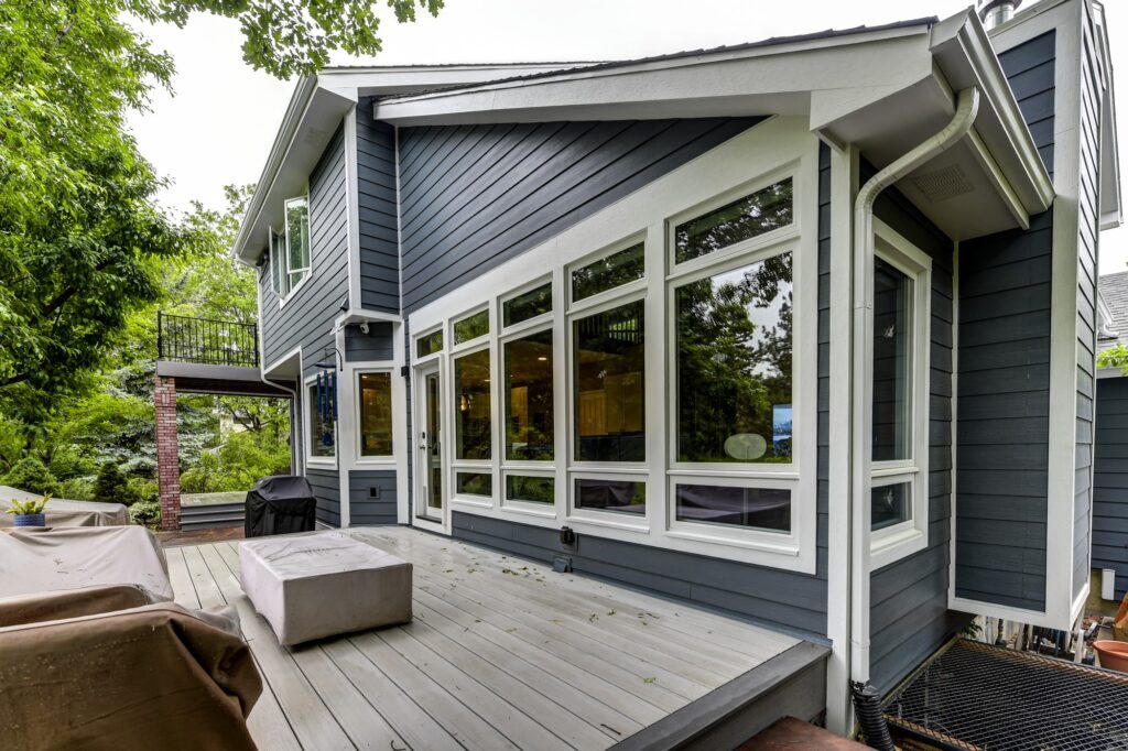 Niwot home with James Hardie Evening Blue siding and Arctic White trim installed by Northern Lights Exteriors