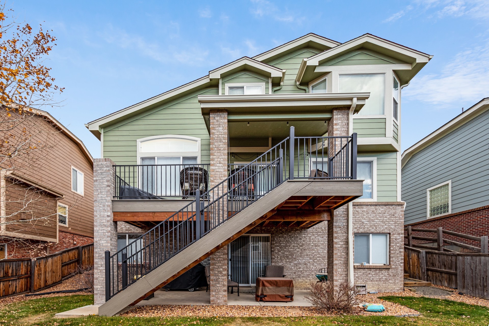 Composite deck addition by Northern Lights Exteriors