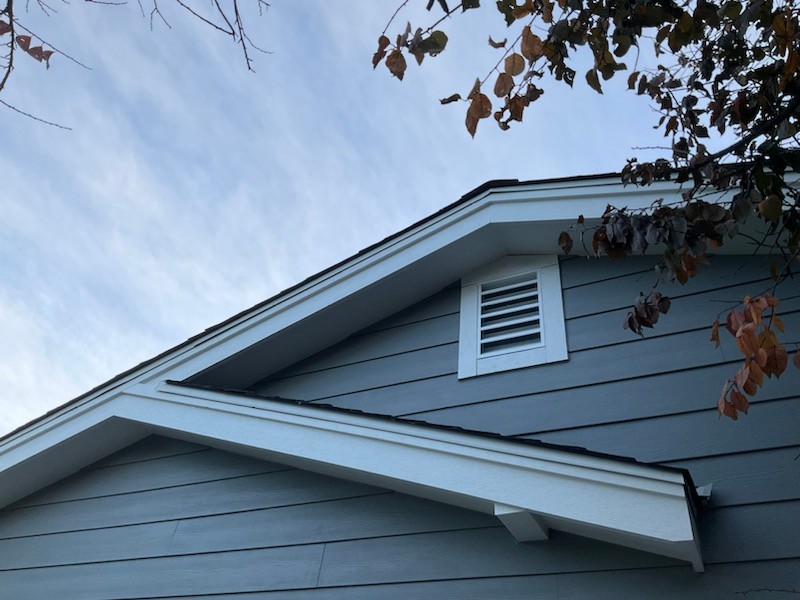 Northglenn Colorado home featuring James Hardie Gray Slate siding with Arctic White trim installed by Northern Lights Exteriors