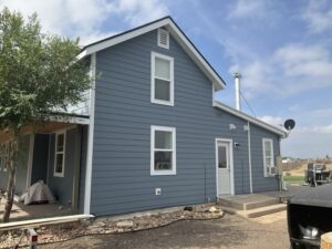 Fort Lupton home with James Hardie Boothbay Blue siding and Arctic White trim