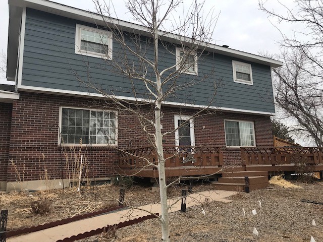 Northglenn Colorado home with James Hardie Evening Blue siding and Arctic White trim installed by Northern Lights Exteriors