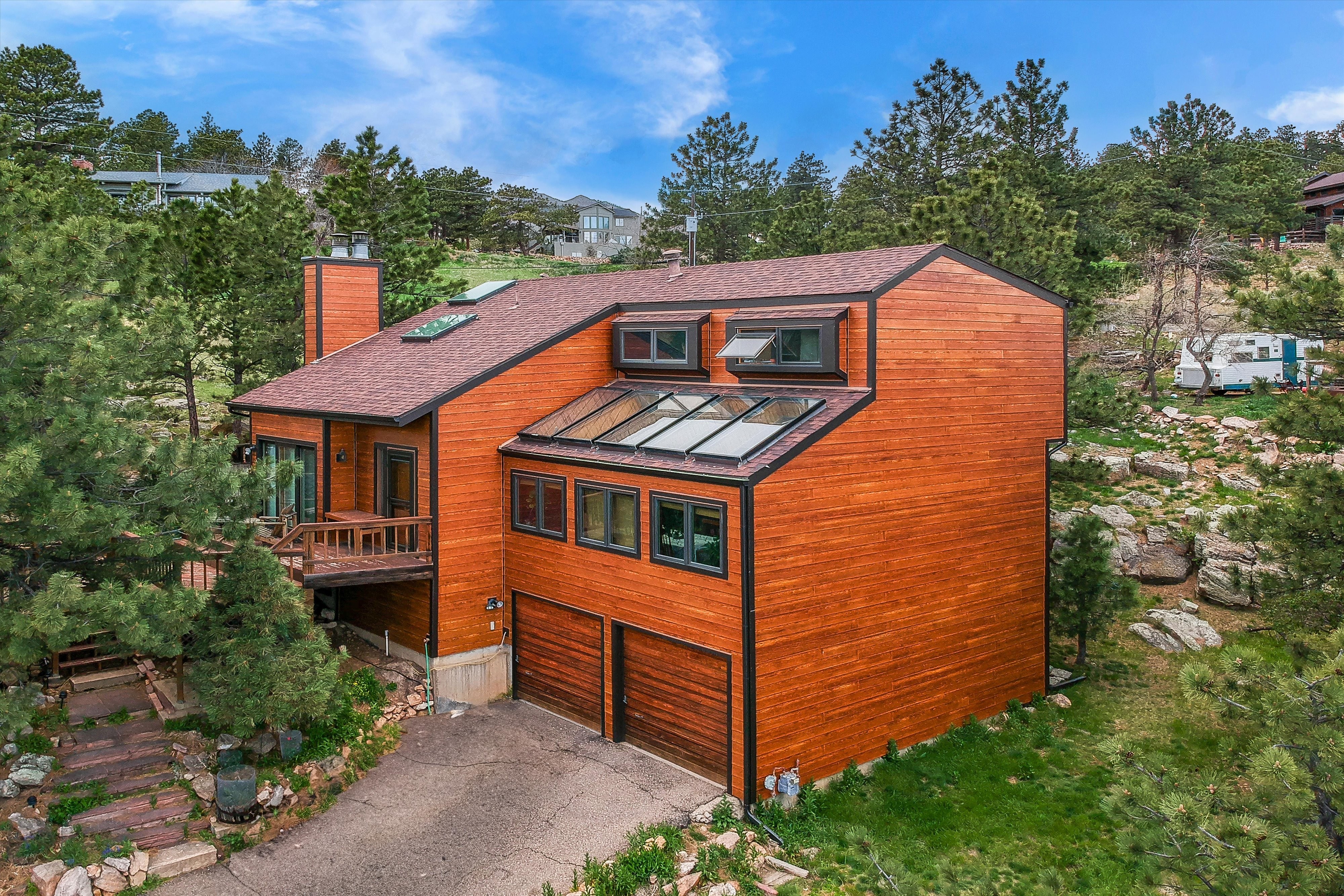 Siding that looks like wood on a Boulder Colorado home using James Hardie WoodTone-style siding