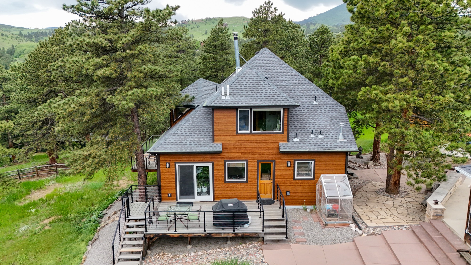 James Hardie Woodtone fire-rated siding on a Boulder CO mountain home