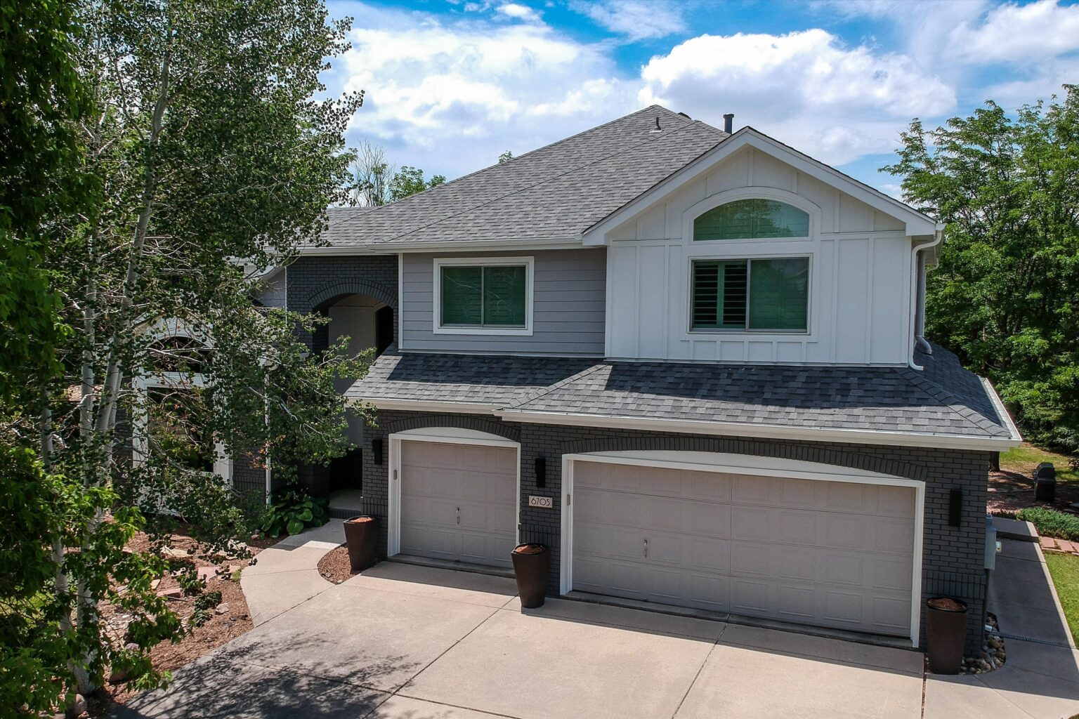 Fort Collins home with James Hardie Pearl Gray HardiePlank lap siding front elevation