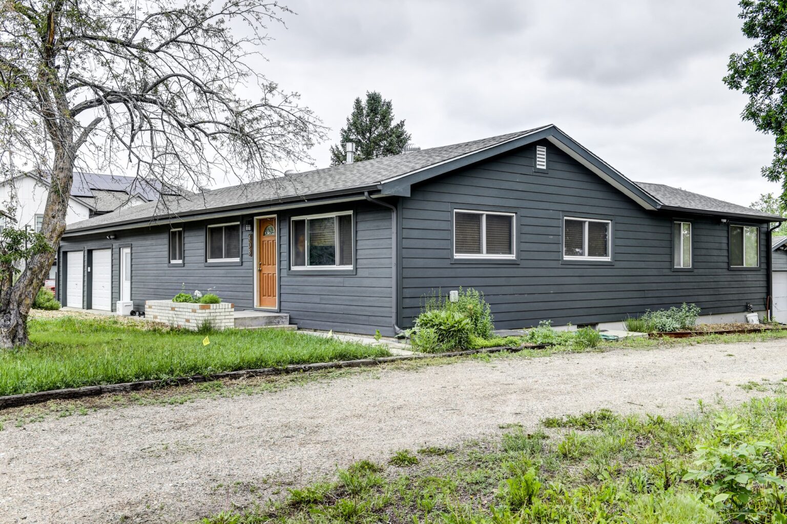 Fort Collins house with James Hardie Iron Gray siding from the Statement Collection