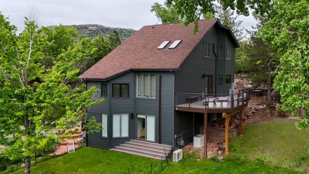 Mountain home in Morrison, CO, near Evergreen, with James Hardie Iron Gray siding by Northern Lights Exteriors