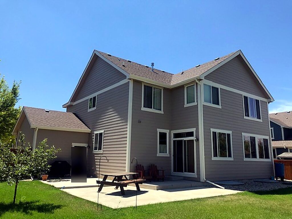Fort Collins, Colorado home in Sage Creek with a new architectural asphalt shingle roof, lap siding and replacement windows by Northern Lights Exteriors